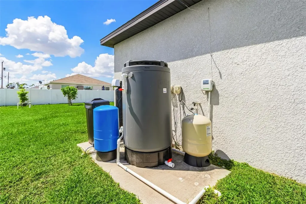 3904 NE 16th Place Cape Coral FL 33909