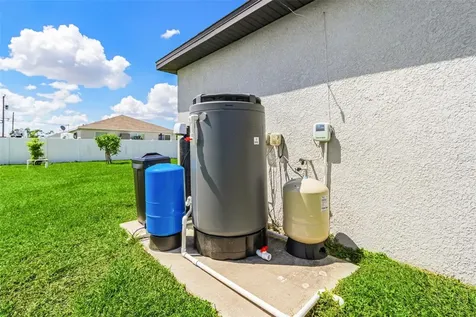 3904 NE 16th Place Cape Coral FL 33909