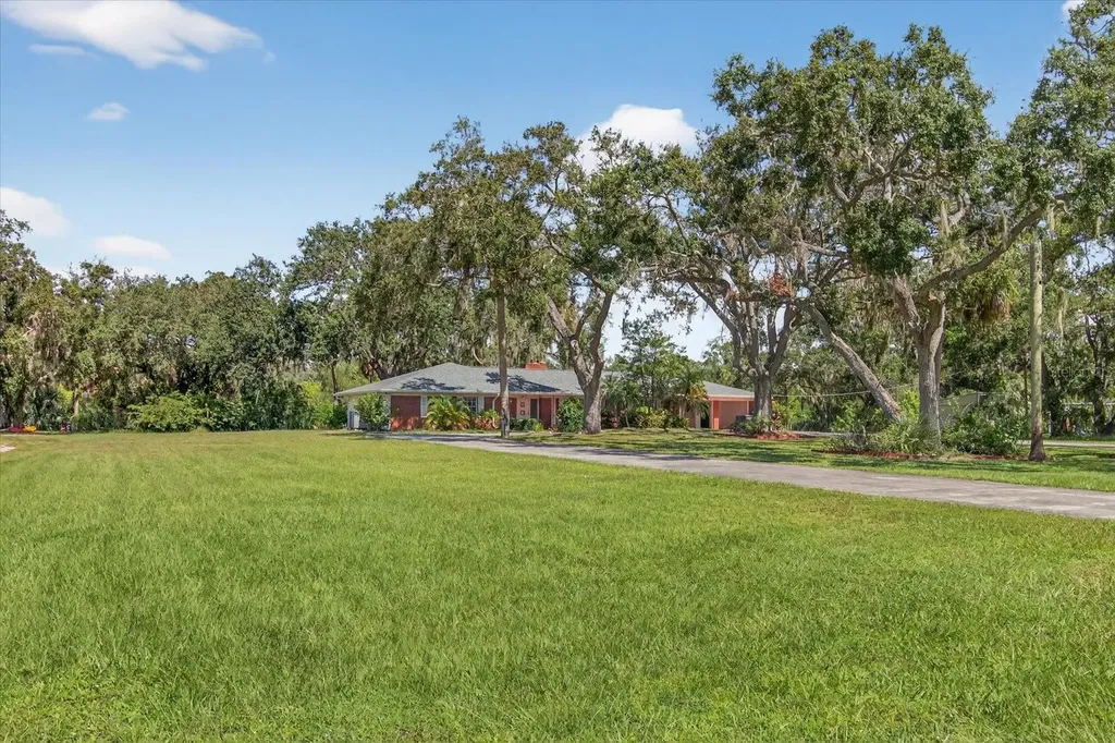 506 3rd Avenue SE Ruskin FL 33570