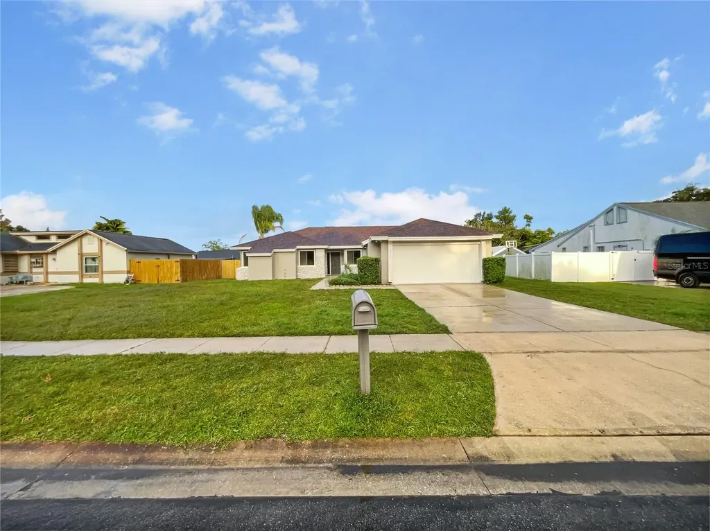 2315 Hidden Lake Street Kissimmee FL 34741
