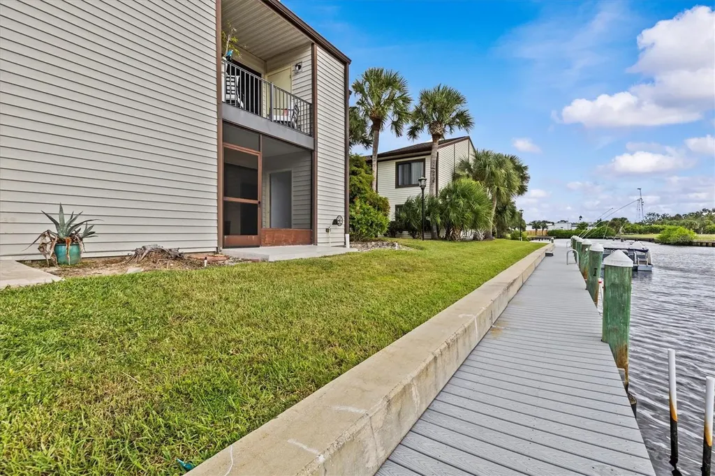 388 Moorings Cove Drive Tarpon Springs FL 34689