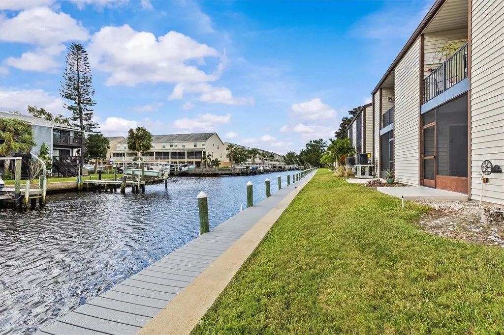 388 Moorings Cove Drive Tarpon Springs FL 34689