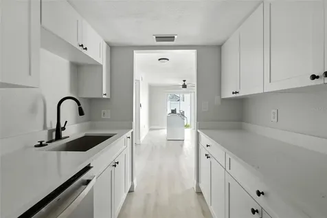 408 And 410 S Tampania Tampa FL 33609