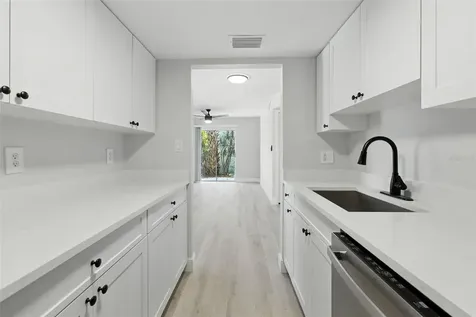 408 And 410 S Tampania Tampa FL 33609