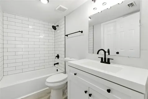 408 And 410 S Tampania Tampa FL 33609