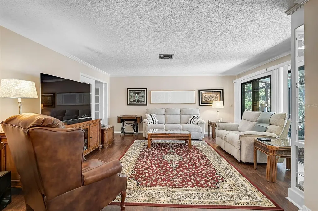 3890 Wilshire Circle Sarasota FL 34238