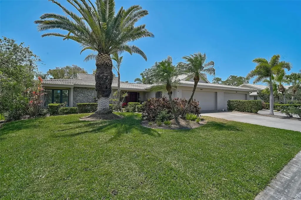 3890 Wilshire Circle Sarasota FL 34238