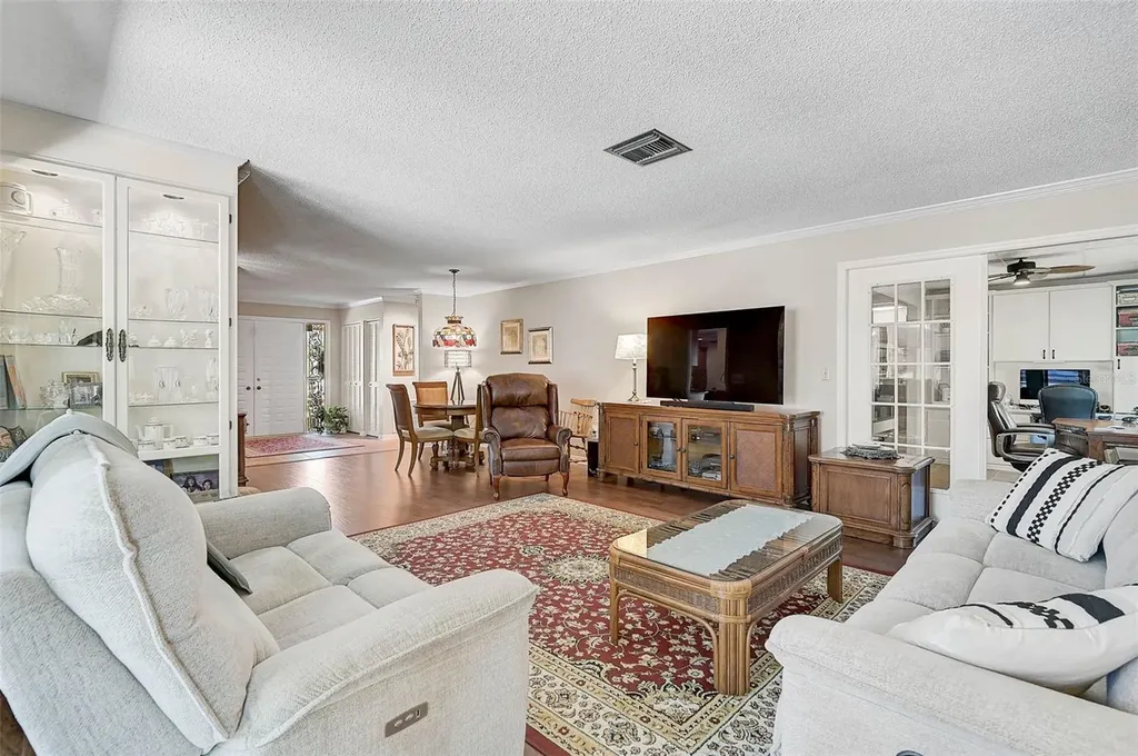 3890 Wilshire Circle Sarasota FL 34238