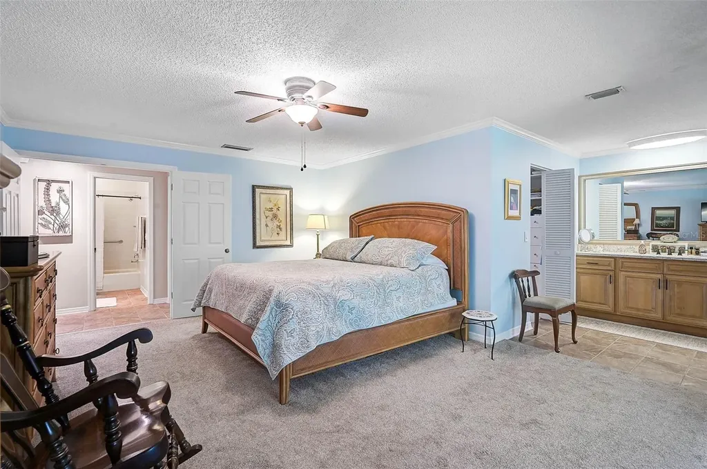 3890 Wilshire Circle Sarasota FL 34238