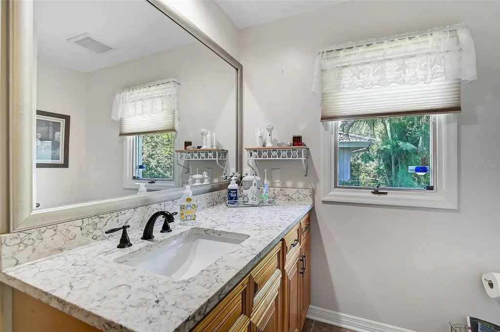 3890 Wilshire Circle Sarasota FL 34238
