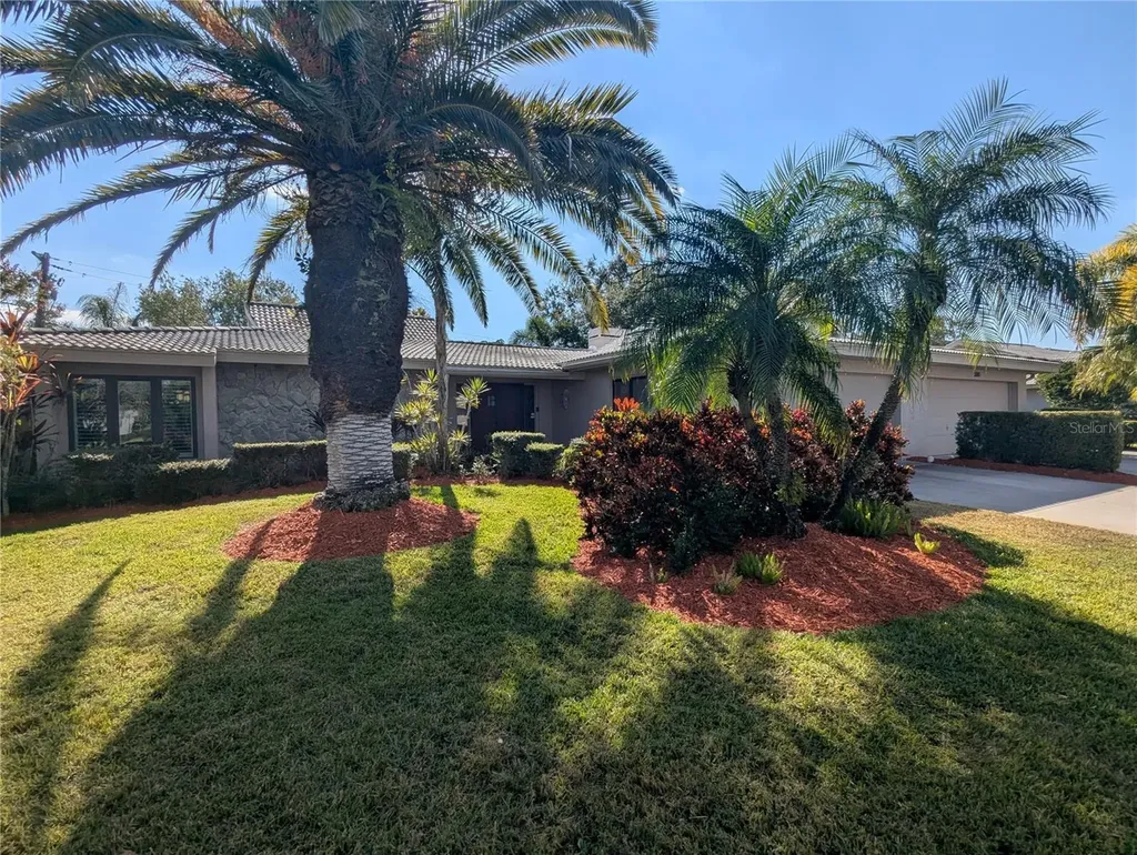3890 Wilshire Circle Sarasota FL 34238