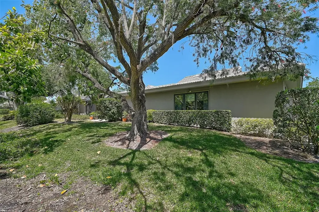 3890 Wilshire Circle Sarasota FL 34238