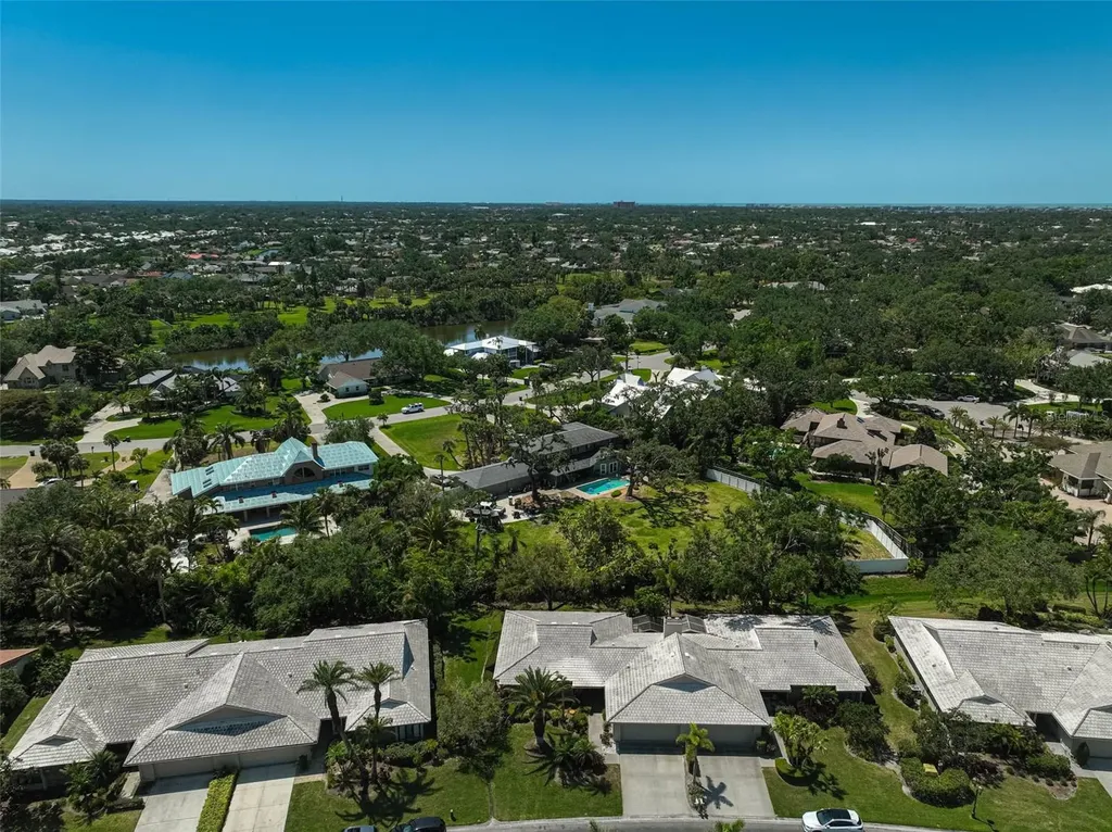 3890 Wilshire Circle Sarasota FL 34238