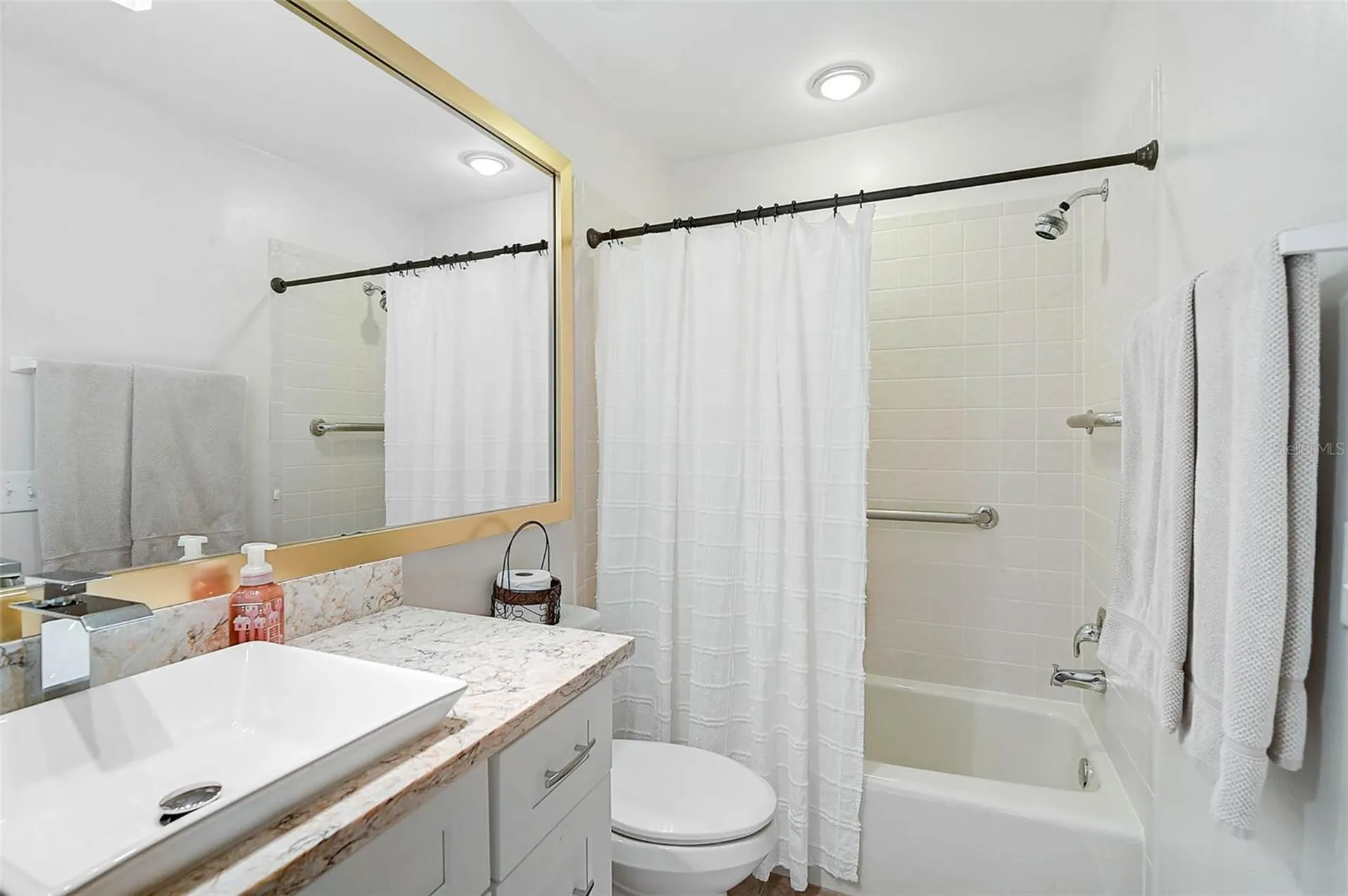 3890 Wilshire Circle Sarasota FL 34238