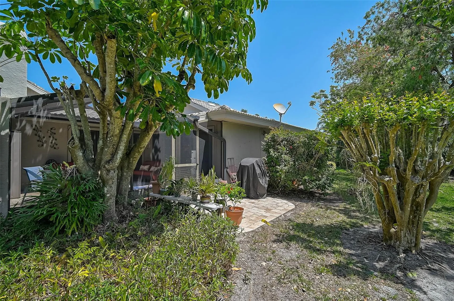 3890 Wilshire Circle Sarasota FL 34238
