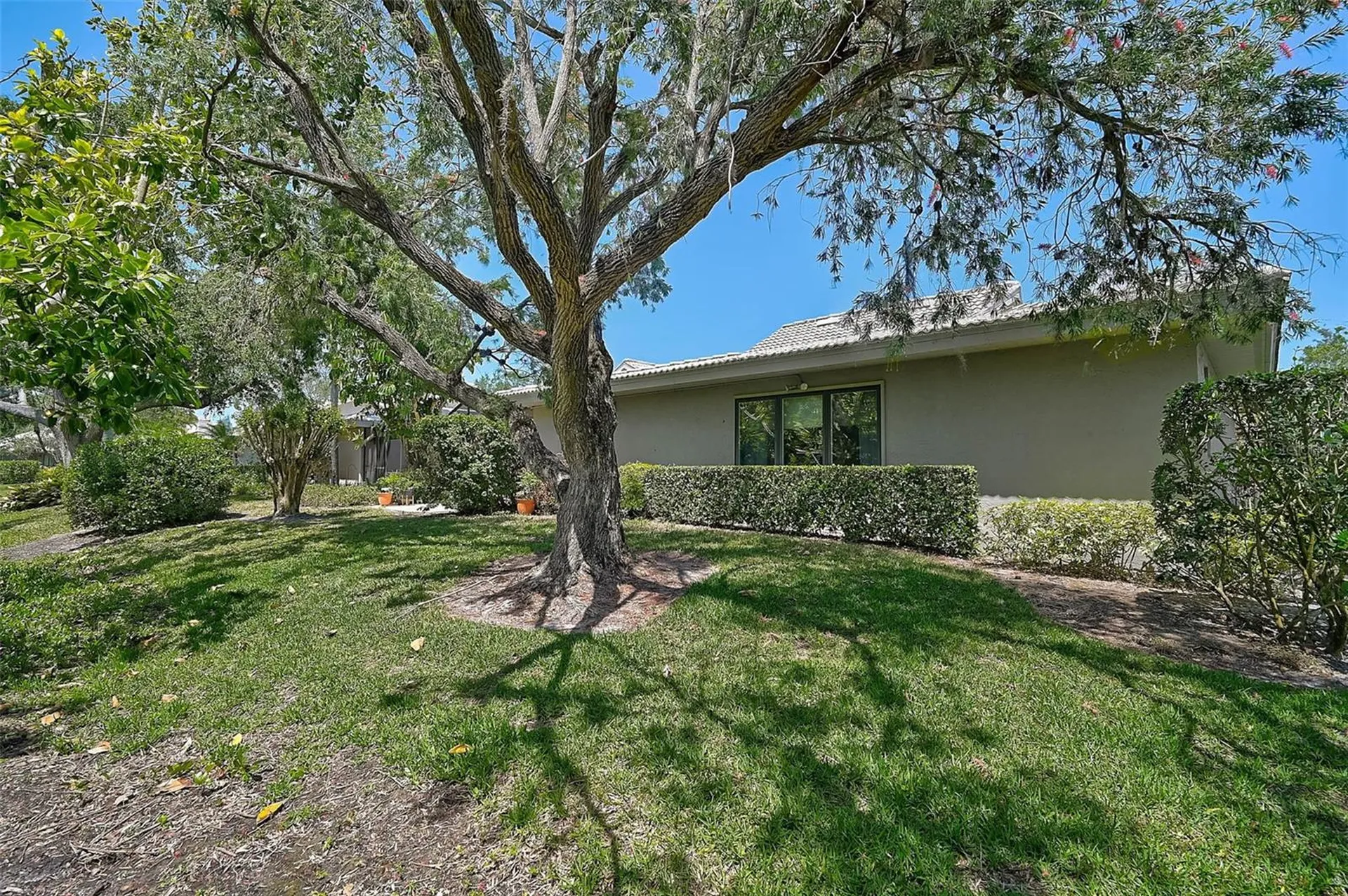 3890 Wilshire Circle Sarasota FL 34238