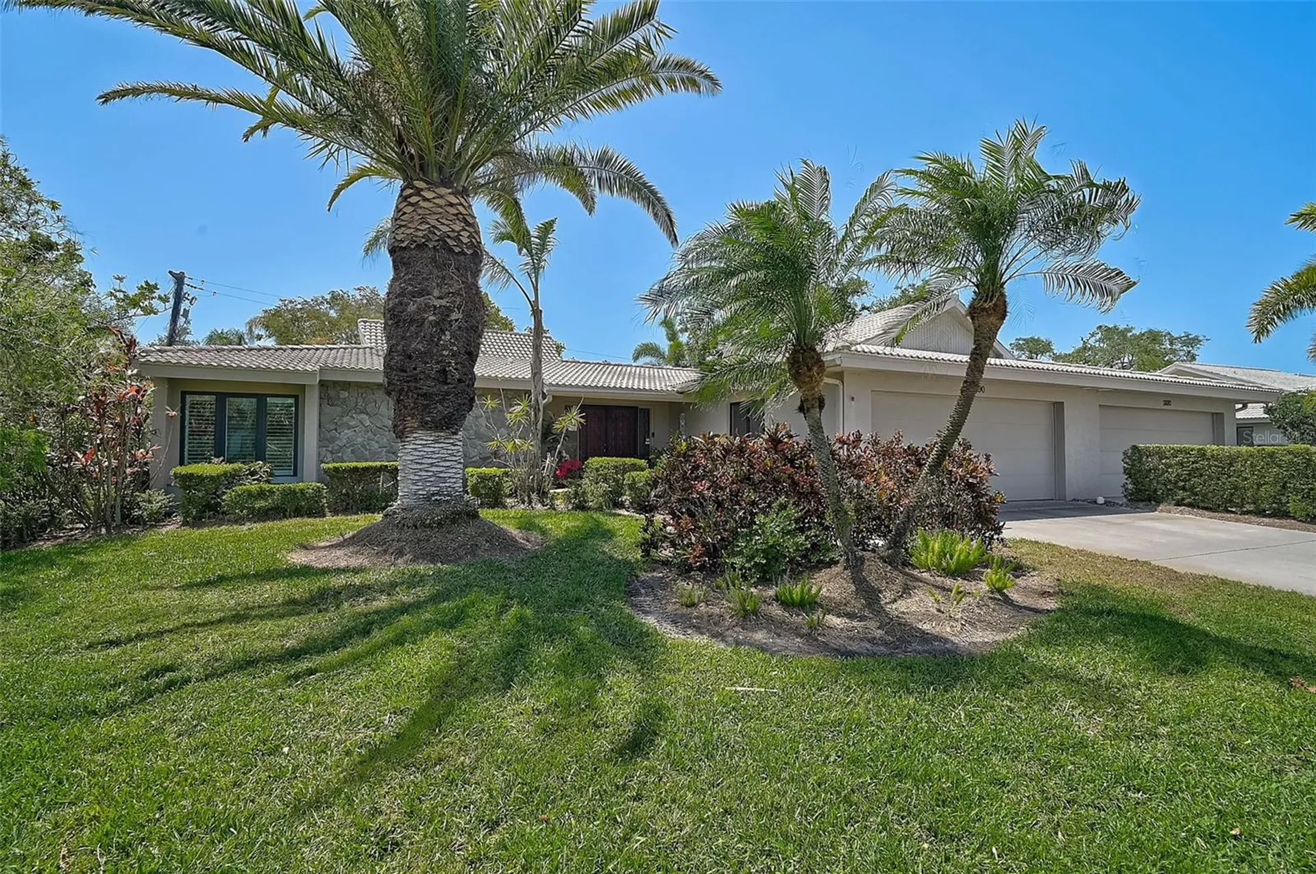 3890 Wilshire Circle Sarasota FL 34238