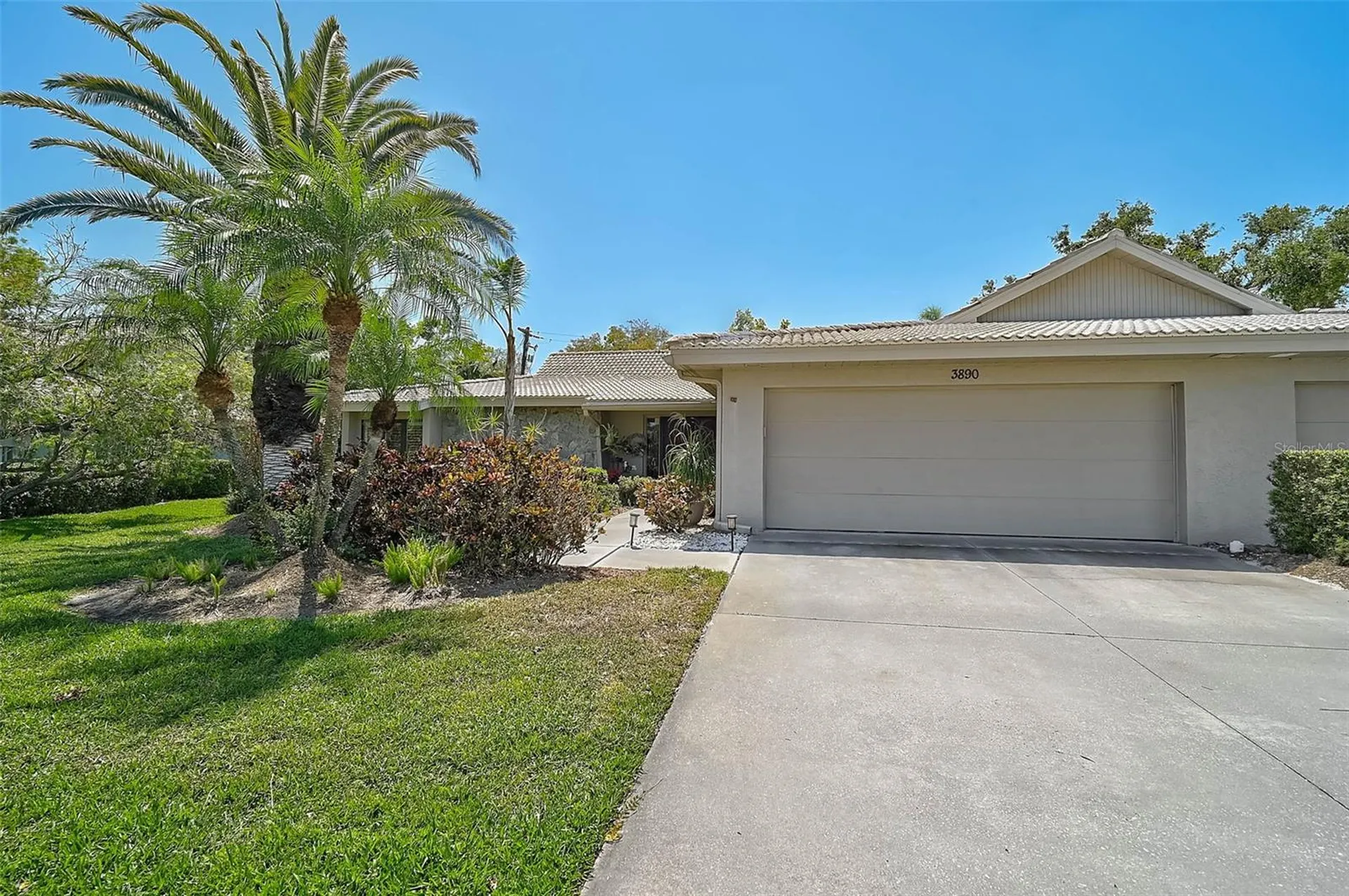 3890 Wilshire Circle Sarasota FL 34238