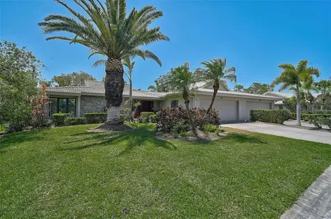 3890 Wilshire Circle Sarasota FL 34238
