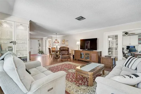 3890 Wilshire Circle Sarasota FL 34238