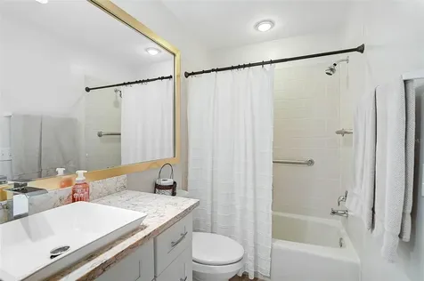 3890 Wilshire Circle Sarasota FL 34238