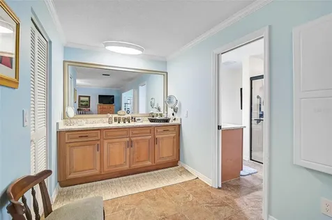3890 Wilshire Circle Sarasota FL 34238
