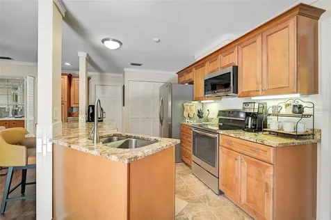 3890 Wilshire Circle Sarasota FL 34238