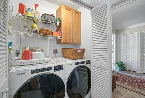 3890 Wilshire Circle Sarasota FL 34238