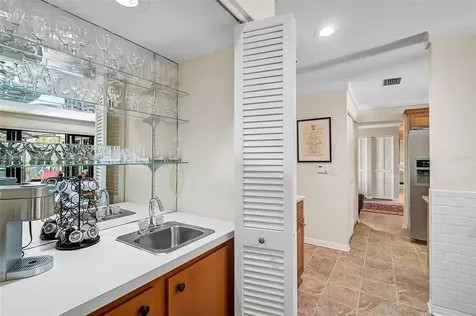 3890 Wilshire Circle Sarasota FL 34238