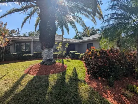 3890 Wilshire Circle Sarasota FL 34238