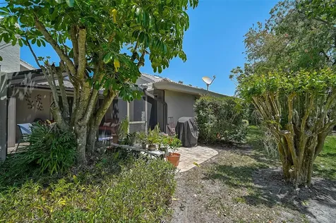 3890 Wilshire Circle Sarasota FL 34238