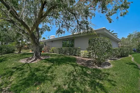 3890 Wilshire Circle Sarasota FL 34238