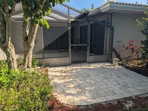 3890 Wilshire Circle Sarasota FL 34238