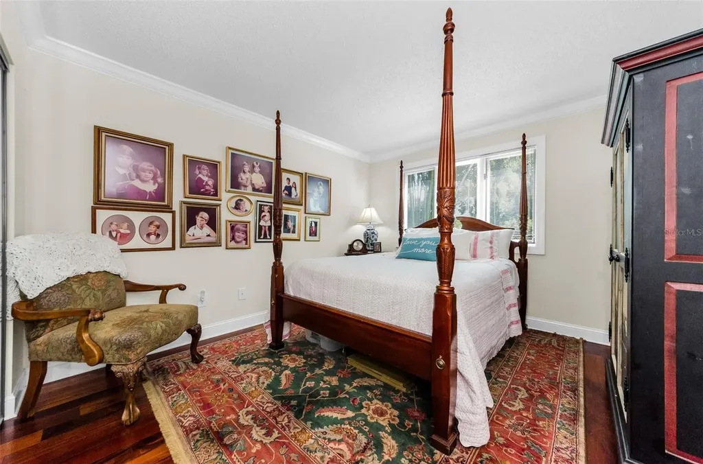 10425 Longwood Drive Seminole FL 33777