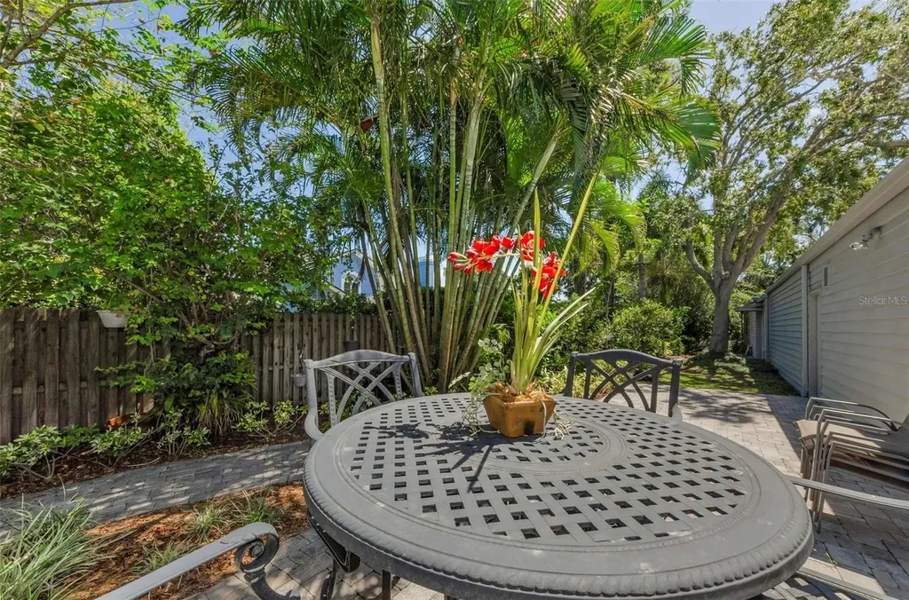 10425 Longwood Drive Seminole FL 33777