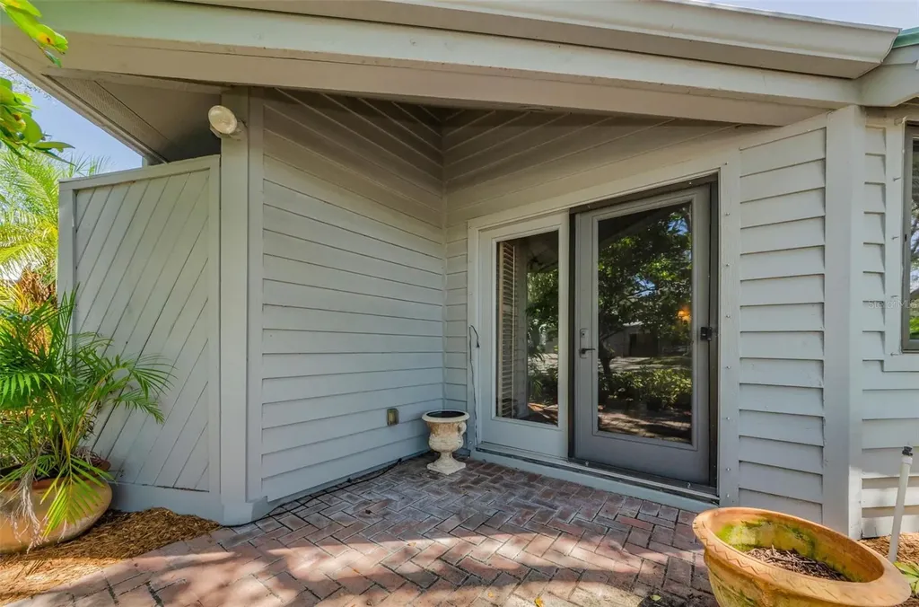 10425 Longwood Drive Seminole FL 33777