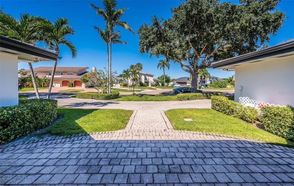 4916 62nd Avenue S St Petersburg FL 33715