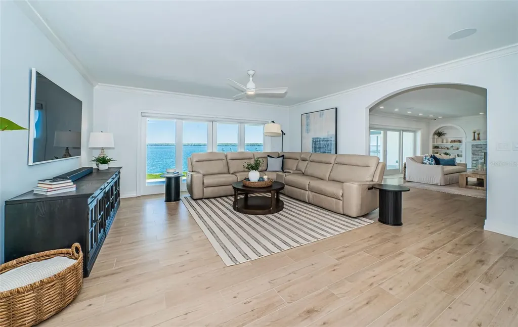 4916 62nd Avenue S St Petersburg FL 33715