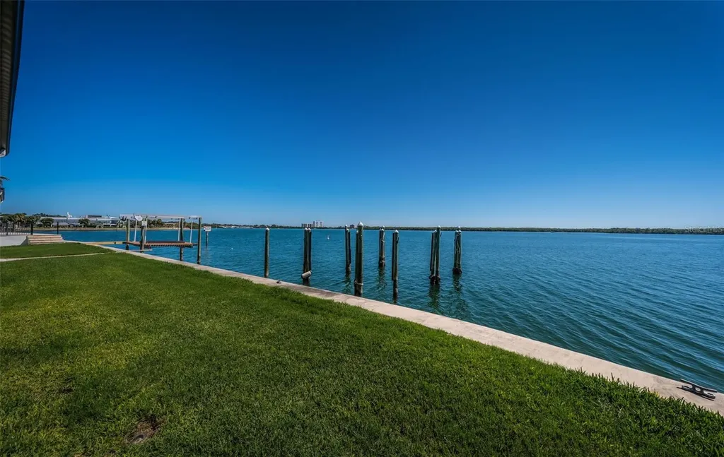 4916 62nd Avenue S St Petersburg FL 33715
