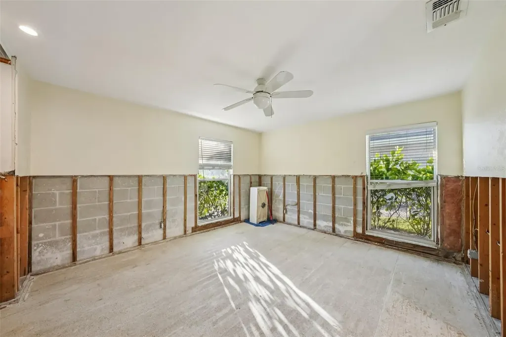 3956 Shore Acres Boulevard NE St Petersburg FL 33703