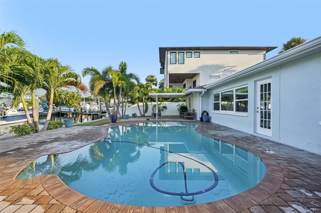 3956 Shore Acres Boulevard NE St Petersburg FL 33703