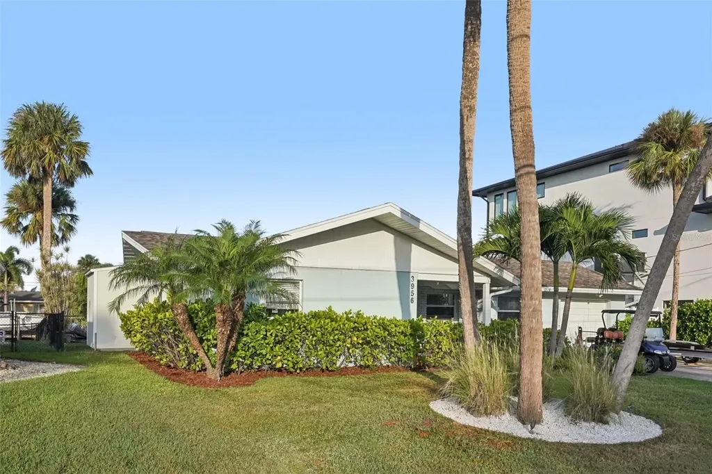 3956 Shore Acres Boulevard NE St Petersburg FL 33703
