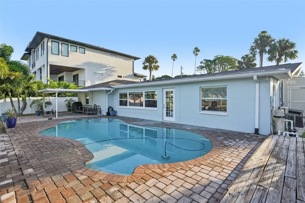 3956 Shore Acres Boulevard NE St Petersburg FL 33703