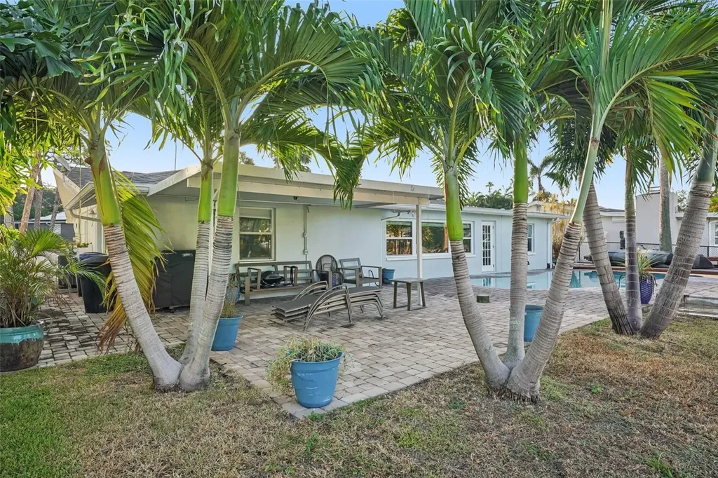 3956 Shore Acres Boulevard NE St Petersburg FL 33703