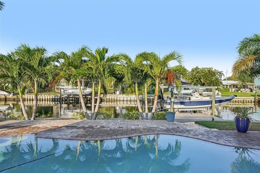 3956 Shore Acres Boulevard NE St Petersburg FL 33703