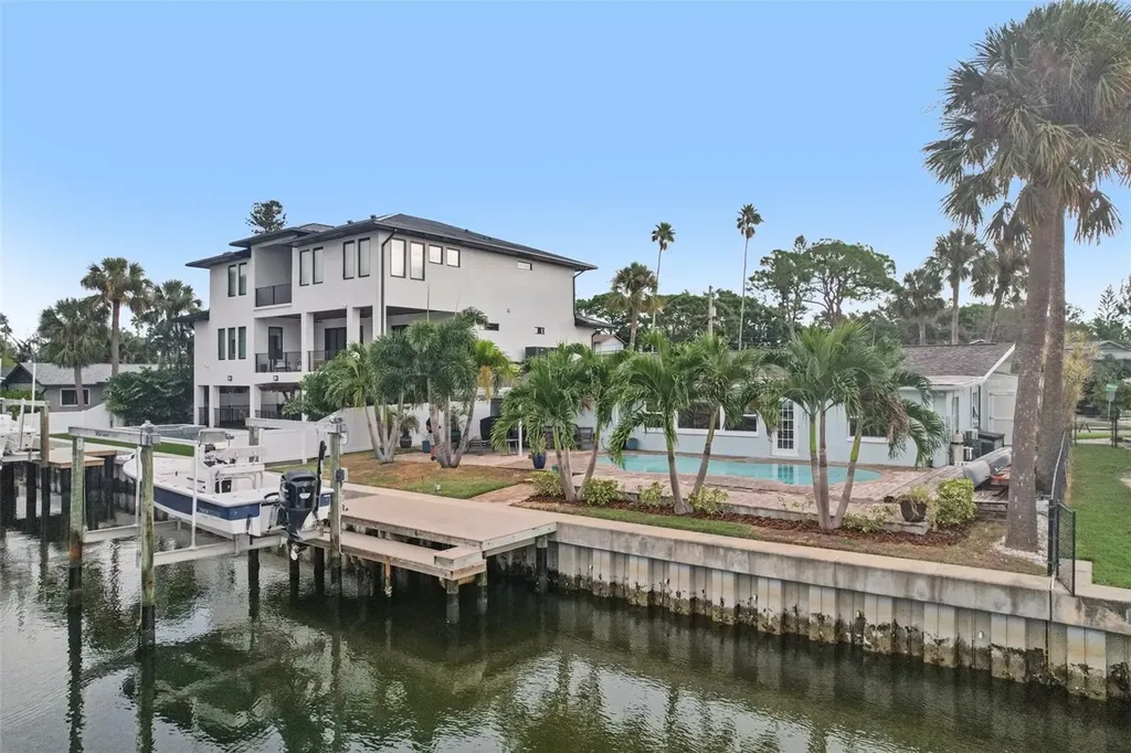 3956 Shore Acres Boulevard NE St Petersburg FL 33703