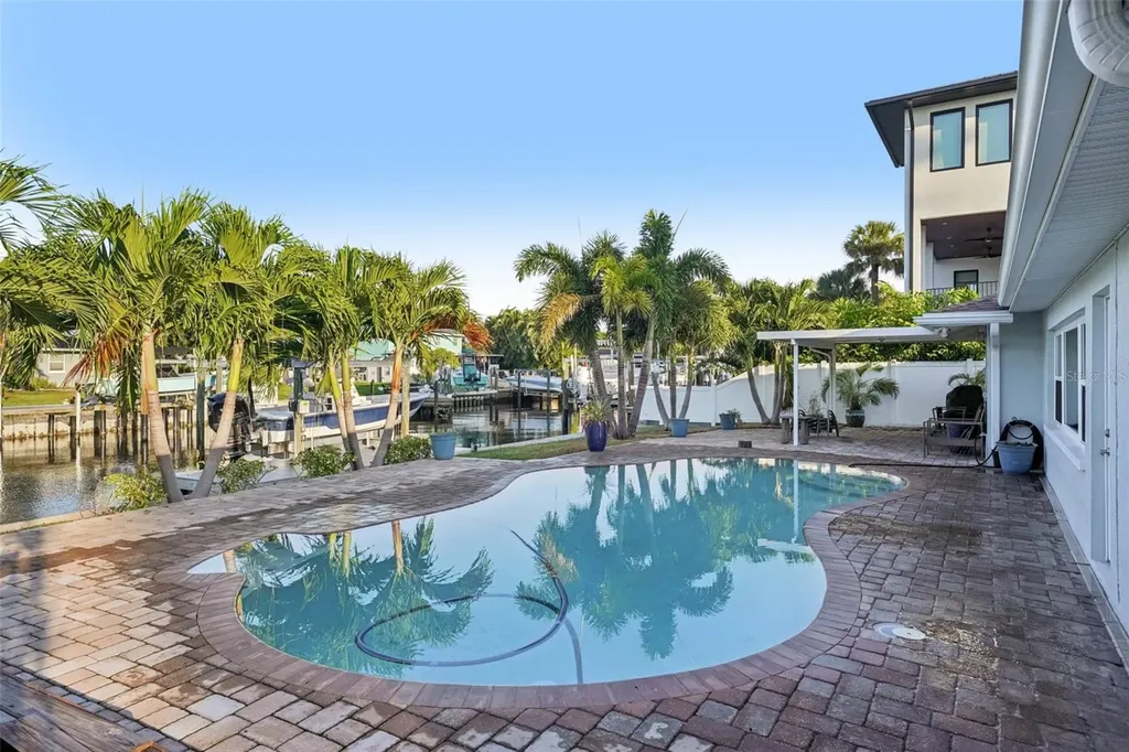 3956 Shore Acres Boulevard NE St Petersburg FL 33703