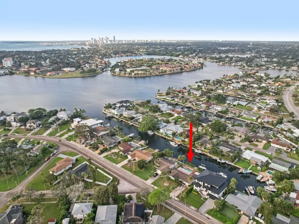 3956 Shore Acres Boulevard NE St Petersburg FL 33703