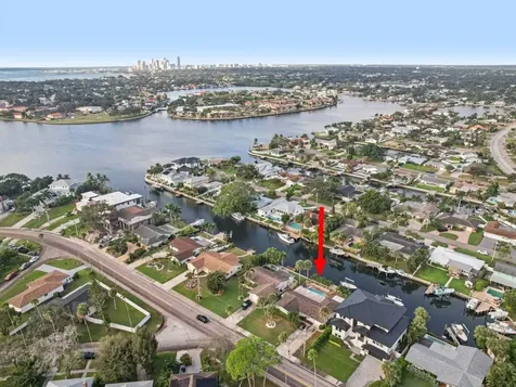 3956 Shore Acres Boulevard NE St Petersburg FL 33703