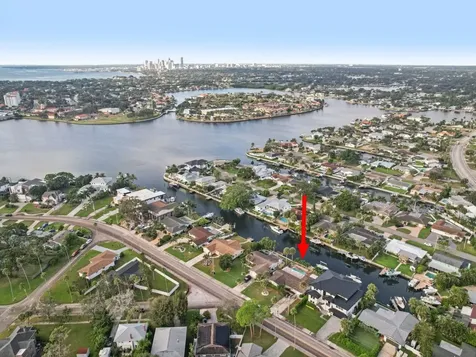 3956 Shore Acres Boulevard NE St Petersburg FL 33703